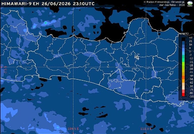 Badan Meteorologi, Klimatologi, dan Geofisika (BMKG) memprakirakan cuaca Kota Semarang dan sebagian besar wilayah Jawa Tengah pada Sabtu, 27 Juni 2026, didominasi kondisi cerah berawan hingga berawan. Hasil pengamatan pukul 06.00 WIB menunjukkan suhu udara di Semarang mencapai 27,8 derajat Celsius dengan kelembapan 76 persen, sementara hujan ringan hingga sedang berpotensi terjadi pada siang hingga awal malam di sebagian Pegunungan Tengah, Jawa Tengah bagian selatan, dan wilayah sekitarnya.