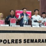Satreskrim Polres Semarang menangkap seorang pelatih taekwondo berinisial R (52) atas dugaan pencabulan terhadap muridnya yang masih berusia 13 tahun di sebuah tempat latihan di Kecamatan Ambarawa, Kabupaten Semarang. Peristiwa yang terjadi pada 30 Maret 2026 itu dilaporkan keluarga korban ke polisi hingga berujung penangkapan tersangka pada Selasa (30/6/2026). Polisi menjerat tersangka dengan Undang-Undang Tindak Pidana Kekerasan Seksual dan KUHP dengan ancaman hukuman maksimal 12 tahun penjara yang dapat diperberat karena adanya relasi kuasa.