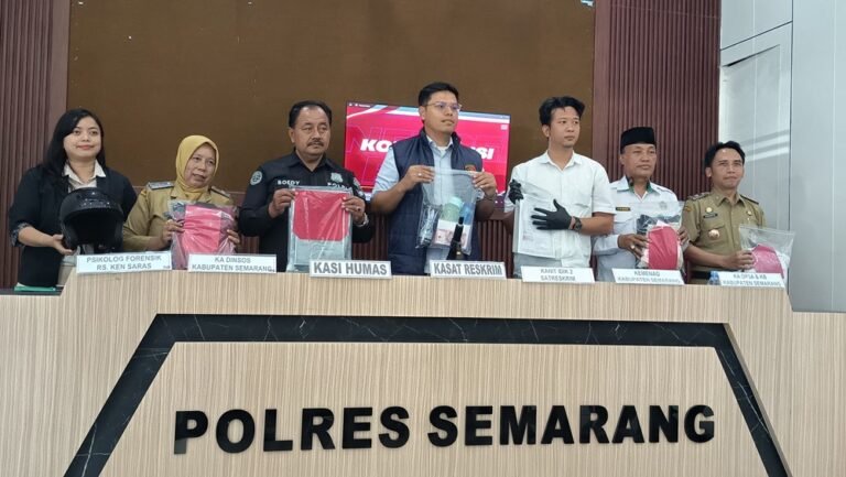Satreskrim Polres Semarang menangkap seorang pelatih taekwondo berinisial R (52) atas dugaan pencabulan terhadap muridnya yang masih berusia 13 tahun di sebuah tempat latihan di Kecamatan Ambarawa, Kabupaten Semarang. Peristiwa yang terjadi pada 30 Maret 2026 itu dilaporkan keluarga korban ke polisi hingga berujung penangkapan tersangka pada Selasa (30/6/2026). Polisi menjerat tersangka dengan Undang-Undang Tindak Pidana Kekerasan Seksual dan KUHP dengan ancaman hukuman maksimal 12 tahun penjara yang dapat diperberat karena adanya relasi kuasa.