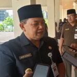 Realisasi Pendapatan Asli Daerah (PAD) Kabupaten Semarang pada 2025 belum sepenuhnya memenuhi target, terutama dari sektor parkir, pariwisata, dan pajak hotel. Bupati Semarang Ngesti Nugraha menyampaikan hal tersebut usai rapat paripurna APBD 2025, Rabu (24/6/2026), seraya menegaskan perlunya evaluasi dan penguatan destinasi wisata untuk mendongkrak kunjungan serta pendapatan daerah di tengah tingkat okupansi hotel yang menurun.