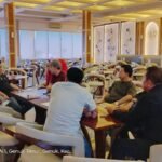Komisi B DPRD Kabupaten Semarang mempertanyakan keabsahan izin penjualan minuman beralkohol yang dimiliki Over O Bar and Kitchen di Ungaran setelah hasil konfirmasi ke DPMPTSP dan Dinas Perdagangan menyatakan tidak pernah menerbitkan izin tersebut. Dewan meminta penjualan minuman beralkohol dihentikan sementara hingga status perizinan dan kepatuhan terhadap ketentuan jarak lokasi usaha serta kewajiban pajak dapat dipastikan sesuai aturan yang berlaku.