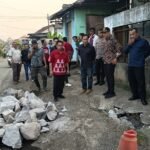 Ketua DPRD Kabupaten Semarang Bondan Marutohening bersama Komisi C, Dishub, dan DPU melakukan sidak ke ruas jalan rusak di Desa Wringinputih, Kecamatan Bergas, akibat tingginya aktivitas truk tambang pengangkut material proyek Bendungan Jragung, Kamis. Dalam inspeksi tersebut, DPRD meminta PT Mahidara Artha Sangkara segera memperbaiki jalan dan mematuhi ketentuan pengelolaan lingkungan agar kerusakan serta gangguan debu tidak terus merugikan warga.