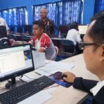 Disdikbudpora Kabupaten Semarang memperketat verifikasi piagam prestasi pada pelaksanaan SPMB 2026 untuk memastikan keabsahan dokumen calon peserta didik jalur prestasi. Proses pemeriksaan dilakukan hingga malam hari karena tingginya jumlah piagam yang masuk, sekaligus mengantisipasi penggunaan dokumen tidak sesuai ketentuan dalam seleksi penerimaan siswa baru.