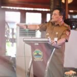 Pemerintah Provinsi Jawa Tengah memperkuat pencegahan dan penanganan perundungan di sekolah melalui program Sekolah Ramah Anak, pembentukan Tim Pencegahan dan Penanganan Kekerasan (TPPK), serta pelatihan bagi pelajar bersama Polda Jateng. Dalam Rembug Pembangunan Provinsi Jawa Tengah 2026 di Kota Tegal, Senin (22/6/2026), Ahmad Luthfi menegaskan tidak ada toleransi terhadap praktik bullying dan mendorong pelaporan serta pendampingan korban secara berkelanjutan.