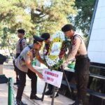 Jelang 1 Juli Polisi Salatiga Tabur Bunga di Makam Pahlawan
