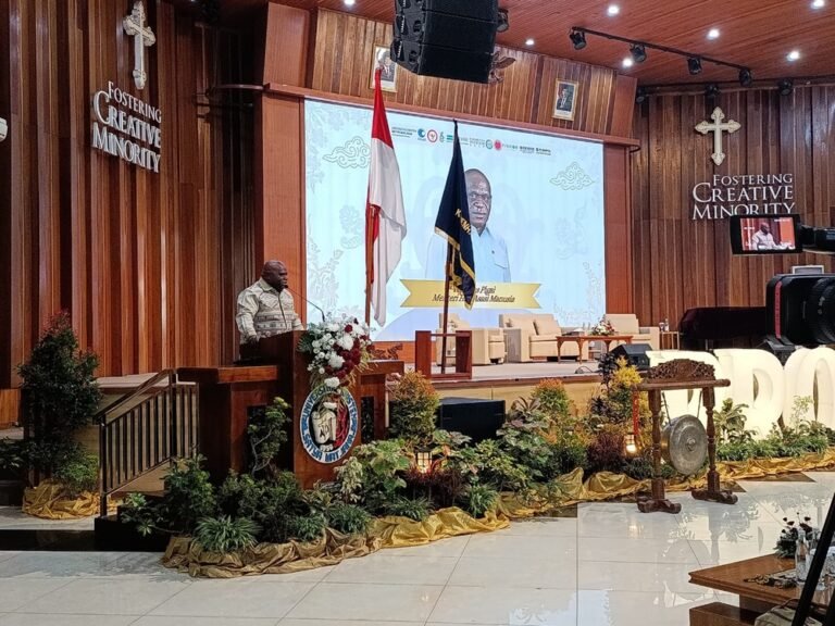 Natalius Pigai mengapresiasi penyelenggaraan Festival HAM bertema “Pembangunan HAM di Indonesia dalam Jiwa Pancasila” yang digelar Fakultas Hukum Universitas Kristen Satya Wacana. Menurutnya, UKSW selangkah lebih maju dalam membangun kesadaran hak asasi manusia melalui dunia pendidikan.
