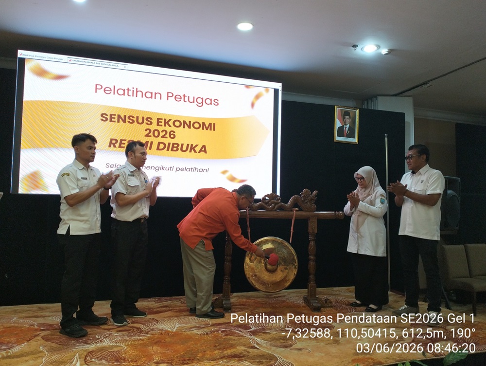 Badan Pusat Statistik (BPS) Kota Salatiga menerjunkan 183 petugas untuk melaksanakan Sensus Ekonomi 2026 yang berlangsung pada 15 Juni–31 Agustus 2026. Pendataan menyasar seluruh usaha nonpertanian, mulai dari UMKM hingga perusahaan besar. BPS menekankan profesionalisme petugas dan mengapresiasi respons kooperatif masyarakat guna menghasilkan data akurat sebagai dasar penyusunan kebijakan ekonomi.
