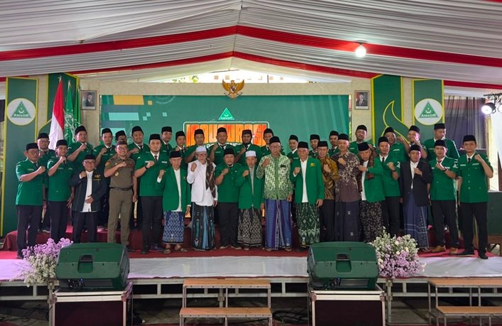 Pimpinan Cabang GP Ansor Kota Salatiga resmi dilantik di Pondok Pesantren Sunan Giri, Argomulyo, pada 21 Juni 2026. Pelantikan ini menjadi momentum penguatan kaderisasi dan peran pemuda dalam menghadapi tantangan sosial-ekonomi. Melalui pameran UMKM dan penguatan pilar ekonomi, politik, serta sosial, Ansor didorong untuk berkontribusi nyata dalam pemberdayaan masyarakat dan pembangunan daerah.