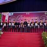 Pesantren Islam Al Irsyad Tengaran, Kabupaten Semarang, melepas 341 lulusan Madrasah Aliyah pada Sabtu (6/6/2026). Mayoritas santri meraih predikat mumtaz dan puluhan di antaranya menuntaskan hafalan 30 juz Al-Qur’an. Dari sekitar 1.600 pendaftar tahun ajaran baru, pesantren hanya menerima sekitar 550 calon santri sebagai upaya menjaga kualitas pendidikan akademik dan keislaman.