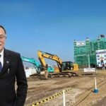 Menteri Lingkungan Hidup Muhammad Jumhur Hidayat menegaskan pembangunan Giant Sea Wall di Pantura Jawa merupakan langkah strategis menghadapi rob dan abrasi, namun tidak boleh mengabaikan persoalan sosial masyarakat pesisir. Dalam kuliah umum di Universitas Islam Sultan Agung, Selasa (2/6/2026), ia meminta proyek tanggul laut raksasa diintegrasikan dengan perlindungan lingkungan, peningkatan kesejahteraan nelayan, serta kajian dampak sosial dan ekologis yang komprehensif.