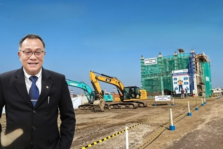 Menteri Lingkungan Hidup Muhammad Jumhur Hidayat menegaskan pembangunan Giant Sea Wall di Pantura Jawa merupakan langkah strategis menghadapi rob dan abrasi, namun tidak boleh mengabaikan persoalan sosial masyarakat pesisir. Dalam kuliah umum di Universitas Islam Sultan Agung, Selasa (2/6/2026), ia meminta proyek tanggul laut raksasa diintegrasikan dengan perlindungan lingkungan, peningkatan kesejahteraan nelayan, serta kajian dampak sosial dan ekologis yang komprehensif.