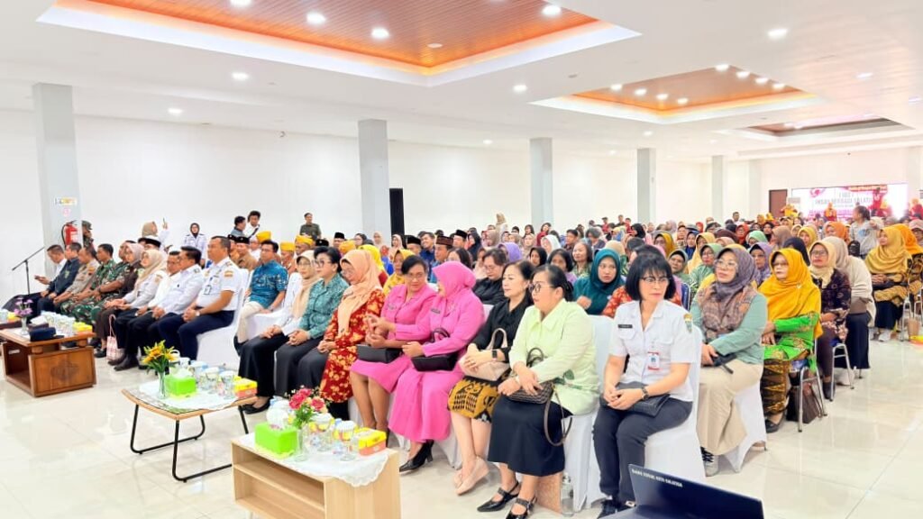 Sebanyak 350 lansia mengikuti peringatan Hari Lanjut Usia Nasional (HLUN) 2026 di Terminal Tipe A Tingkir, Salatiga, Rabu (3/6/2026). Kegiatan yang digelar Dinas Sosial Kota Salatiga itu menghadirkan layanan kesehatan gratis, bantuan sosial senilai Rp108 juta, serta pameran karya kreatif lansia sebagai bentuk penghormatan terhadap kelompok lanjut usia yang tetap sehat dan produktif.