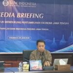 Bank Indonesia Provinsi Jawa Tengah mengingatkan masyarakat untuk meningkatkan kewaspadaan terhadap berbagai modus penipuan digital yang terus berkembang. Dalam media briefing di Semarang, Kamis (25/6/2026), BI mengungkap hingga 31 Mei 2026 Indonesia Anti-Scam Centre menerima 579.459 laporan penipuan digital, sehingga masyarakat diminta segera melapor jika menjadi korban agar peluang penyelamatan dana lebih besar.