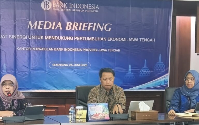Bank Indonesia Provinsi Jawa Tengah mengingatkan masyarakat untuk meningkatkan kewaspadaan terhadap berbagai modus penipuan digital yang terus berkembang. Dalam media briefing di Semarang, Kamis (25/6/2026), BI mengungkap hingga 31 Mei 2026 Indonesia Anti-Scam Centre menerima 579.459 laporan penipuan digital, sehingga masyarakat diminta segera melapor jika menjadi korban agar peluang penyelamatan dana lebih besar.