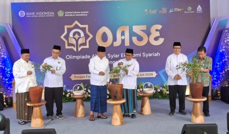 Bank Indonesia Perwakilan Provinsi Jawa Tengah menggelar Olimpiade Aksi dan Syiar Ekonomi Syariah (OASE) 2026 di Pondok Pesantren Fadhlul Fadhlan, Kota Semarang, pada 28–30 Juli 2026. Kegiatan yang menjadi transformasi Festival Santri Jawa Tengah (FITRAH) ini melibatkan pelajar, mahasiswa, pelaku UMKM, komunitas kreatif, dan masyarakat umum untuk memperkuat literasi serta ekosistem ekonomi syariah yang inklusif melalui edukasi dan berbagai kompetisi.