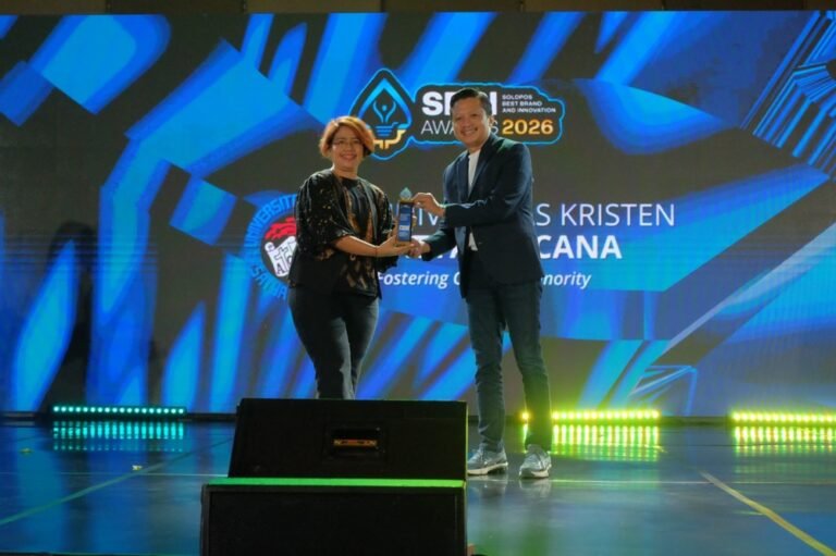Universitas Kristen Satya Wacana (UKSW) meraih penghargaan Most Impactful University for National Integration dalam ajang Solopos Best Brand and Innovation (SBBI) Awards 2026 di Solo pada 17 Juli 2026. Penghargaan ini diberikan atas kontribusi UKSW dalam menghadirkan pendidikan inklusif, riset, inovasi, dan pengabdian kepada masyarakat melalui berbagai program di bidang kesehatan, lingkungan, pemberdayaan UMKM, serta penguatan ekonomi desa.