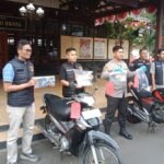 Satreskrim Polres Salatiga menangkap GR (50), buruh harian lepas asal Kabupaten Semarang, yang diduga berulang kali melakukan pencurian kendaraan bermotor. Pelaku diamankan di Banyudono, Boyolali, pada Jumat (18/7/2026) setelah penyelidikan atas laporan kehilangan Honda Supra 125 milik warga Kumpulrejo, Argomulyo, Salatiga. Polisi menyita sepeda motor korban beserta sejumlah barang bukti dan kini masih mengembangkan kasus untuk mengungkap dugaan aksi pencurian lain di wilayah Salatiga.