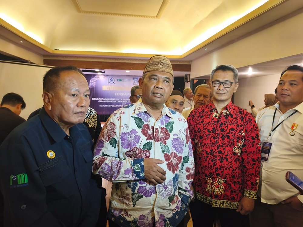 Forum Pelanggan Air Minum Nasional (FORPAMNAS) menggelar Musyawarah Nasional (Munas) IV di Yogyakarta, Jumat (17/7/2026), yang diikuti sekitar 50 peserta dari berbagai provinsi. Forum ini membahas pembentukan badan regulator air minum, menyusun program kerja serta memilih kepengurusan periode 2026–2030 guna memperkuat perlindungan hak pelanggan, meningkatkan kualitas pelayanan Perumda Air Minum, dan mempererat kolaborasi dengan pemerintah serta para pemangku kepentingan.Munas IV FORPAMNAS di Yogyakarta mendorong pembentukan regulator air minum, memperkuat hak pelanggan, dan meningkatkan pelayanan Perumda Air Minum.