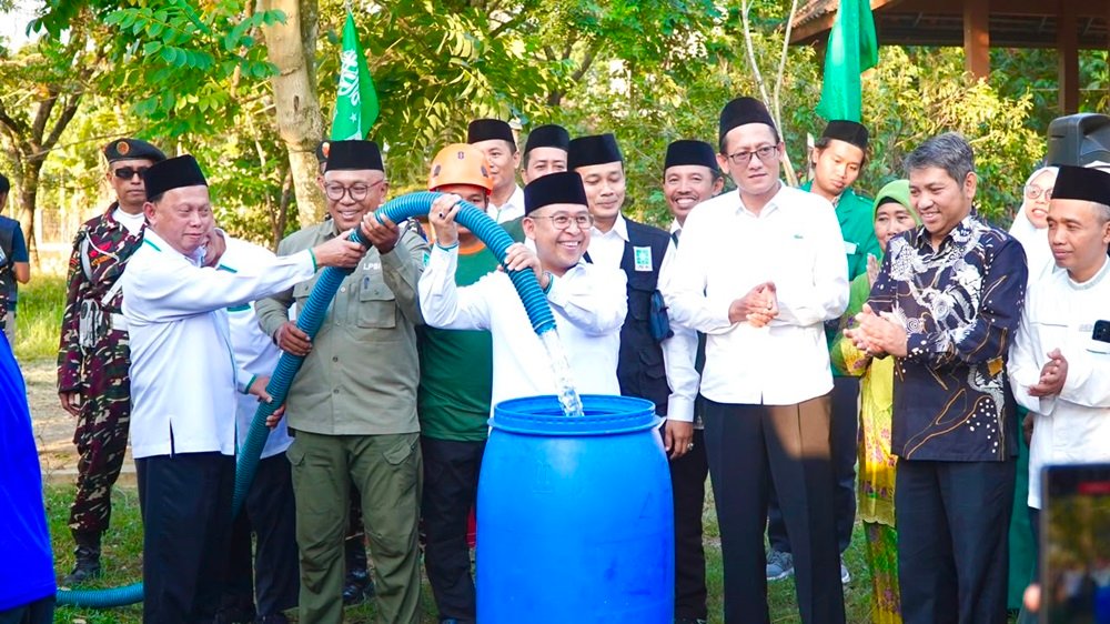 Ketua Tanfidziyah PWNU Jawa Tengah Abdul Ghoffar Rozin menegaskan pentingnya kesiapsiagaan dan kolaborasi lintas elemen dalam menghadapi bencana saat Apel Kesiapsiagaan Jambore Relawan NU Peduli se-Jawa Tengah di Bumi Perkemahan Harda Walika, Gunungpati, Kota Semarang, Sabtu (25/7/2026). Kegiatan ini diisi peluncuran aplikasi NU Risk, penyerahan bantuan kebencanaan, serta penanaman pohon sebagai upaya memperkuat respons bencana, pemulihan korban, dan konservasi lingkungan.