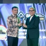 Gubernur Jawa Tengah Ahmad Luthfi menerima penghargaan Impactful Regional Leadership pada ajang Solopos Best Brand & Innovation Award 2026 di The Alana Solo, Kabupaten Karanganyar, Jumat (17/7/2026). Penghargaan diberikan sebagai apresiasi atas kepemimpinannya dalam mendorong investasi, memperluas lapangan kerja, memperkuat UMKM, serta mewujudkan pembangunan kolaboratif yang berdampak bagi masyarakat Jawa Tengah.