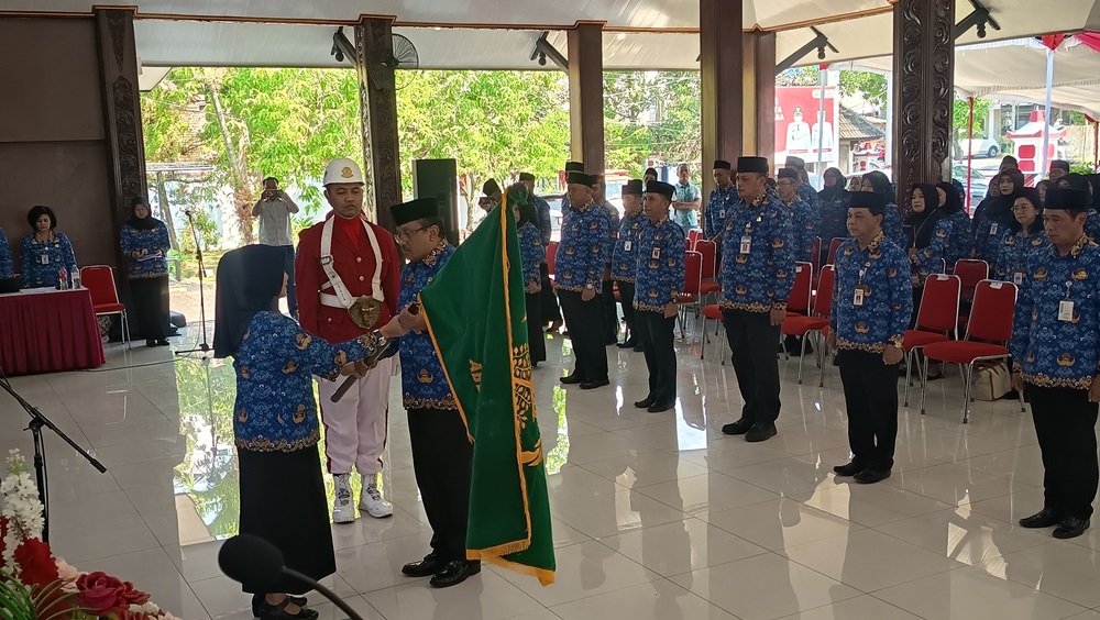 Sekretaris Daerah Kabupaten Semarang Valeanto Soekendro dikukuhkan sebagai Ketua Korpri Kabupaten Semarang periode 2026–2031 di Pendopo Rumah Dinas Bupati Semarang, Kamis (9/7/2026). Ia akan mengusulkan penempatan ASN lebih dekat dengan domisili melalui Baperjakat untuk menekan biaya transportasi, sekaligus mendorong transformasi digital, solidaritas anggota, dan optimalisasi aset Korpri.