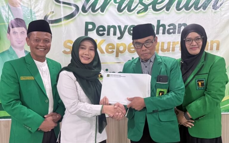 DPC PPP Kabupaten Semarang mulai menyusun strategi menghadapi Pemilu 2029 dengan memperkuat konsolidasi organisasi dan menyasar generasi milenial serta pemilih pemula. Hal itu disampaikan Sekretaris DPC PPP Kabupaten Semarang Zaenudin di Ungaran, Kamis (16/7/2026), usai kepengurusan baru periode 2026–2031 menerima SK DPP. Langkah tersebut dilakukan melalui pembentukan kepengurusan hingga tingkat desa serta peningkatan pendidikan politik bagi kader muda.