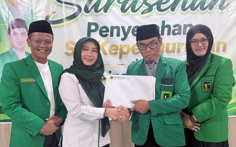 DPC PPP Kabupaten Semarang mulai menyusun strategi menghadapi Pemilu 2029 dengan memperkuat konsolidasi organisasi dan menyasar generasi milenial serta pemilih pemula. Hal itu disampaikan Sekretaris DPC PPP Kabupaten Semarang Zaenudin di Ungaran, Kamis (16/7/2026), usai kepengurusan baru periode 2026–2031 menerima SK DPP. Langkah tersebut dilakukan melalui pembentukan kepengurusan hingga tingkat desa serta peningkatan pendidikan politik bagi kader muda.