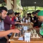 Puluhan pecatur dari berbagai daerah mengikuti Turnamen Catur Taman Tingkir Cup I kategori non-master di Kota Salatiga, Minggu (19/7/2026), dalam rangka memperingati Hari Jadi Kota Salatiga. Ajang ini digelar untuk mewadahi penghobi catur, mengembangkan bibit atlet muda, mempererat komunitas pecatur, serta diharapkan menjadi agenda bergengsi yang mampu melahirkan prestasi hingga tingkat nasional.