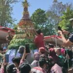 Ribuan warga dan wisatawan memadati Alun-alun Salatiga, Jumat (24/7/2026), untuk mengikuti Kenduri Rakyat dalam rangka Hari Ulang Tahun ke-1276 Kota Salatiga. DPRD Kota Salatiga menyediakan 7.000 porsi makanan dan minuman gratis serta satu gunungan raksasa sebagai wujud rasa syukur dan kebersamaan. Antusiasme masyarakat membuat ratusan stan kuliner habis diserbu hanya dalam hitungan menit
