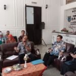 Pemerintah Kota Salatiga memutuskan menarik surat edaran permohonan bantuan dana untuk peringatan Hari Koperasi, Hari Jadi ke-1.276 Kota Salatiga, HUT ke-81 Kemerdekaan RI, dan Apeksi Kota Salatiga Tahun 2026. Keputusan yang disampaikan Sekda Muthoin pada Kamis (16/7/2026) itu diambil atas arahan Wali Kota setelah muncul pro dan kontra di masyarakat, dengan tetap menjamin pertanggungjawaban bantuan yang telah diterima serta membuka ruang bagi kontribusi sukarela.