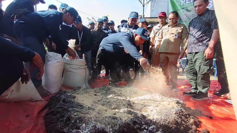 Pemerintah Kabupaten Semarang meluncurkan Sekolah Tani Milenial 2026 untuk mendorong regenerasi petani di tengah menurunnya minat generasi muda terhadap sektor pertanian. Program yang diikuti 240 peserta itu digelar di Kecamatan Sumowono, Selasa (21/7/2026), dengan pembekalan budidaya, kewirausahaan, dan pemasaran digital guna mencetak petani modern yang mampu menjaga ketahanan pangan.