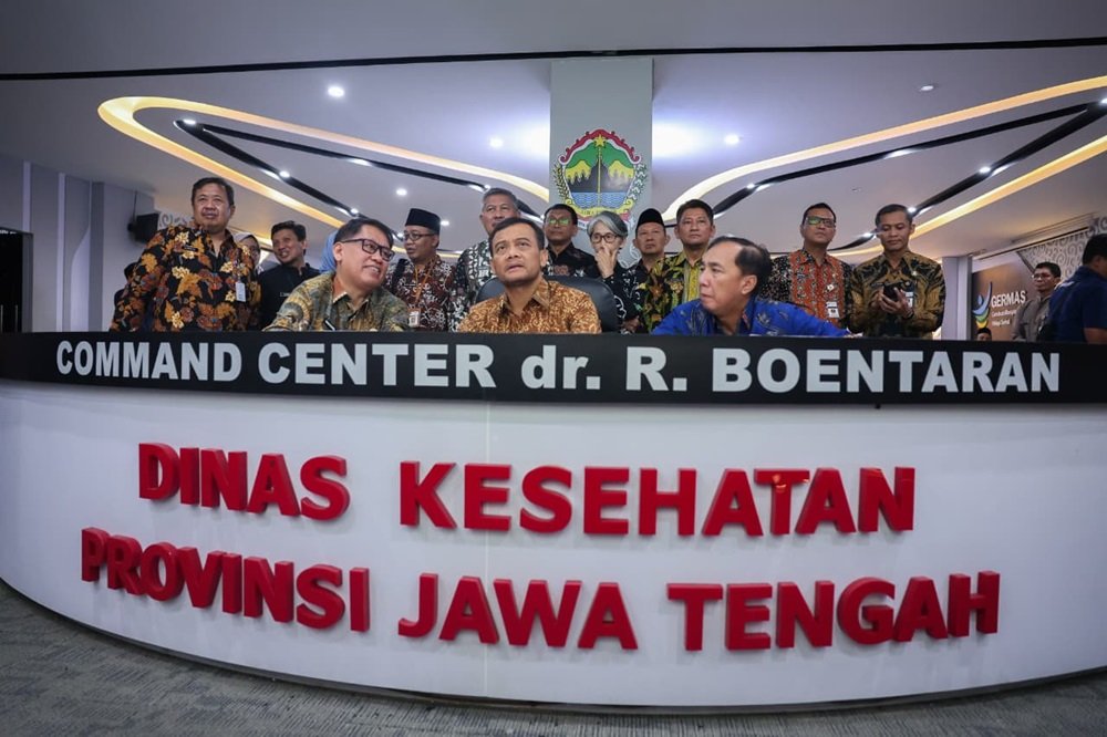 Pemerintah Provinsi Jawa Tengah meluncurkan Layanan Online Psikolog Gratis (Logis) di Semarang, Kamis (2/7/2026), untuk memperluas akses pendampingan kesehatan mental tanpa biaya. Masyarakat dapat berkonsultasi secara privat melalui aplikasi JNN Ext 2 pada hari dan jam layanan yang ditetapkan, dengan psikolog dari delapan rumah sakit milik Pemprov Jateng, sebagai langkah deteksi dini masalah psikologis dan pengurangan stigma.