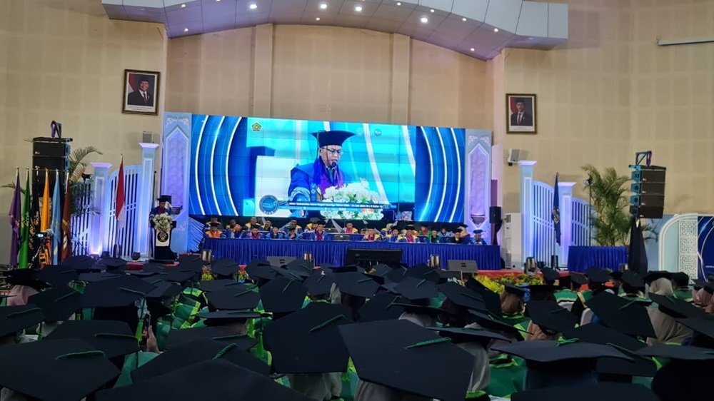 Universitas Islam Negeri (UIN) Salatiga mewisuda dua mahasiswa difabel pada Wisuda ke-12 yang digelar pada 24–25 Juli 2026 sebagai wujud komitmen menghadirkan pendidikan tinggi Islam yang inklusif. Kampus menegaskan kesetaraan akses pendidikan melalui penyediaan layanan ramah disabilitas, sejalan dengan program prioritas Kementerian Agama, sekaligus mewisuda total 1.299 lulusan pada periode tersebut.