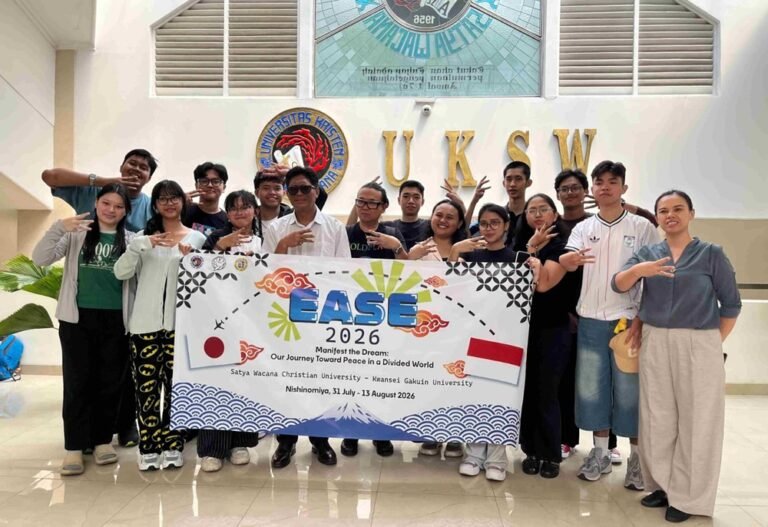 Sebanyak 15 mahasiswa Universitas Kristen Satya Wacana (UKSW) mengikuti East Asia Student Encounter (EASE) 2026 di Kwansei Gakuin University, Jepang, selama 18 hari hingga 18 Agustus 2026. Program bertema Manifest the Dream: Our Journey Toward Peace in a Divided World ini memperkuat pertukaran budaya, jejaring internasional, dan pendidikan perdamaian melalui berbagai kegiatan akademik, budaya, serta diskusi lintas negara.