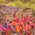 Warga Dusun Tetep, Kelurahan Randuacir, Argomulyo, Salatiga, menggelar tradisi merti dusun atau sedekah bumi di Sendang Gambir pada 19 Agustus. Kegiatan tersebut menjadi ungkapan syukur sekaligus upaya merawat warisan leluhur, sumber mata air bersejarah, kesenian lokal, serta toleransi antarumat beragama melalui doa bersama dan pertunjukan budaya.