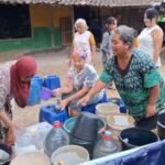 Sekitar 870 jiwa atau 260 kepala keluarga di Dusun Jagir, Desa Kedungringin, Kecamatan Suruh, Kabupaten Semarang, kembali mengalami krisis air bersih akibat musim kemarau. Kondisi yang terjadi setiap tahun ini membuat warga bergantung pada bantuan droping air, sementara pemerintah dusun terus berupaya mencari solusi permanen melalui pengeboran sumur bersama pemerintah dan BNPB.