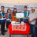 PT Jasamarga Transjawa Tol (JTT) menyalurkan bantuan peralatan kesehatan kepada Posyandu Plamboyan RW 3, Purwoyoso, Ngaliyan, serta karpet untuk Masjid Al Ghaffar di Manyaran, Semarang, pada 13 Agustus 2026. Bantuan tersebut diberikan untuk mendukung pelayanan kesehatan dan aktivitas ibadah masyarakat di sekitar wilayah operasional jalan tol serta memperkuat hubungan dengan warga.
