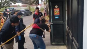 Sebuah counter handphone Royal Phone di Kelurahan Pojoksari, Kecamatan Ambarawa, Kabupaten Semarang, diduga menjadi sasaran perampokan pada Kamis (6/8/2026). Sejumlah handphone dilaporkan hilang, tiga kamera CCTV ditemukan rusak, dan pemilik toko belum diketahui keberadaannya. Kapolsek Ambarawa, Ririh Widiastuti, menyatakan Satreskrim Polres Semarang masih melakukan penyelidikan untuk mengungkap peristiwa tersebut.