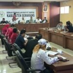 Dugaan penyalahgunaan dana Kredit Ketahanan Pangan dan Energi (KKPE) mencuat dalam audiensi Gapoktan Ngudi Hasil Desa Pakopen dengan DPRD Kabupaten Semarang, Kamis (13/8/2026). Anggota kelompok mengaku menerima dana lebih kecil dari nilai kredit dalam akad, sementara kewajiban tetap berjalan. DPRD meminta Pemkab membentuk tim untuk memfasilitasi penyelesaian.