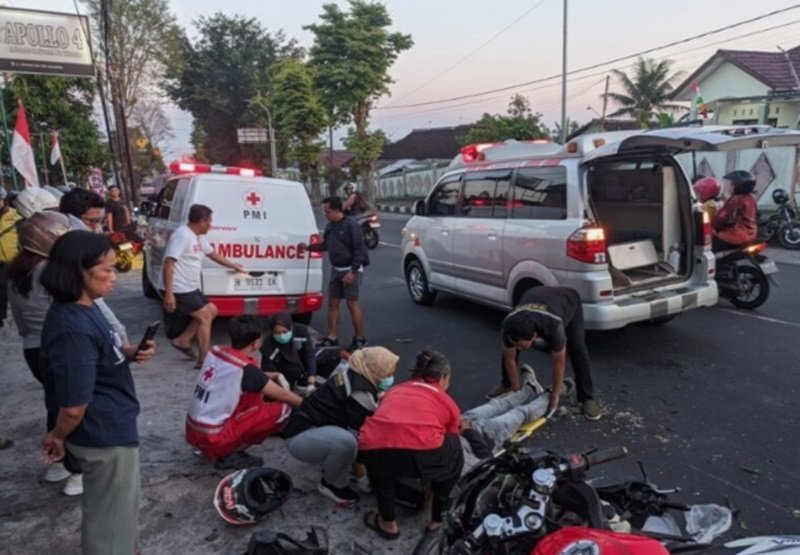 Kecelakaan lalu lintas melibatkan Honda Vario H-5153-CI dan Kawasaki Ninja AD-6999-HM di Simpang Tiga Tegalrejo, Kelurahan Tegalrejo, Argomulyo, Kota Salatiga, Minggu (9/8/2026) pagi. Pengendara Vario, P (60), warga Getasan, Kabupaten Semarang, mengalami cedera kepala setelah bertabrakan saat berbelok dan kemudian meninggal dunia setelah mendapat perawatan, sedangkan pengendara Kawasaki Ninja tidak mengalami luka serius.