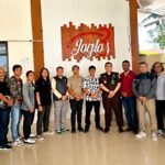 Kejaksaan Negeri Salatiga memperkuat sinergi dengan insan pers melalui kegiatan koordinasi di Joglo 3 Kejari Salatiga, Kamis (13/8/2026), untuk mendukung Program Kerja Intelijen 2026. Kejari mendorong media menyampaikan informasi penegakan hukum secara profesional, transparan, akurat, dan berimbang sekaligus meningkatkan kesadaran hukum masyarakat.