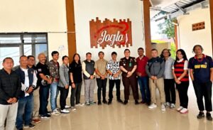 Kejaksaan Negeri Salatiga memperkuat sinergi dengan insan pers melalui kegiatan koordinasi di Joglo 3 Kejari Salatiga, Kamis (13/8/2026), untuk mendukung Program Kerja Intelijen 2026. Kejari mendorong media menyampaikan informasi penegakan hukum secara profesional, transparan, akurat, dan berimbang sekaligus meningkatkan kesadaran hukum masyarakat.