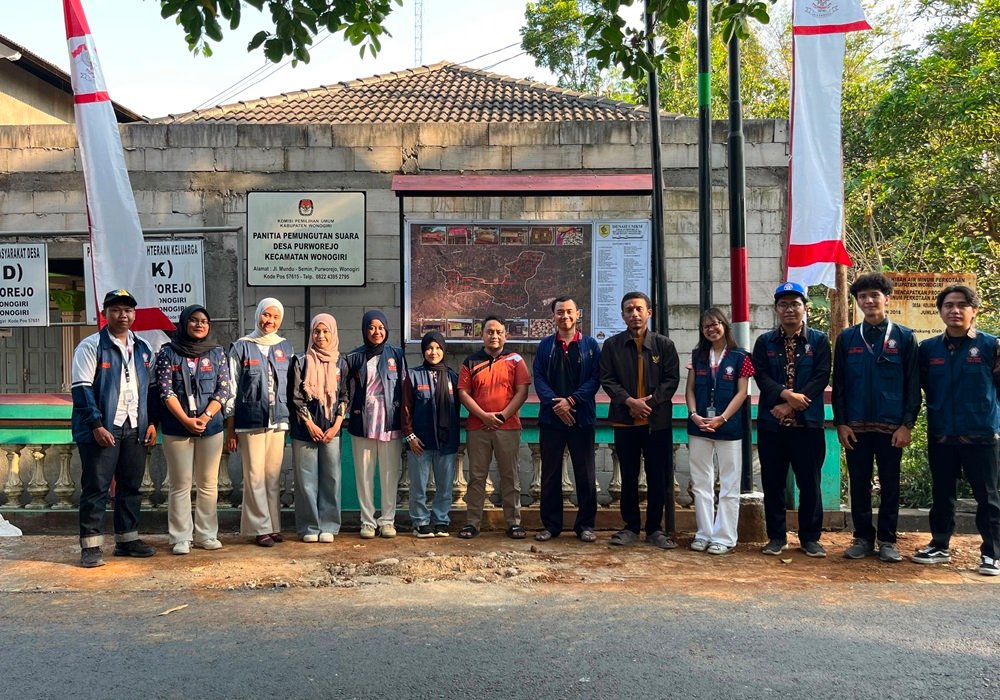 Mahasiswa KKN Tim II Undip 2026 mengembangkan potensi ekonomi dan pangan lokal di Desa Purworejo, Wonogiri, selama program pengabdian masyarakat. Sebanyak 10 mahasiswa mendampingi UMKM memanfaatkan Google Maps, QRIS, media sosial, dan website untuk pemasaran, sekaligus mengolah singkong dan ikan lele menjadi BoLeSi sebagai alternatif makanan tambahan bergizi bagi balita.