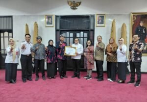 Kampung Keluarga Berkualitas Manggar Lestari, Desa Lerep, Kecamatan Ungaran Barat, Kabupaten Semarang, meraih juara pertama nasional pengelolaan Kampung KB 2026 dari Kemendukbangga/BKKBN. Prestasi tersebut diraih melalui keterlibatan masyarakat dalam pemberdayaan lansia, pendampingan anak dan balita, seni budaya, serta berbagai program untuk meningkatkan kualitas keluarga dan lingkungan.