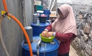 Karang Taruna Dharma Remaja Desa Manggihan, Getasan, Kabupaten Semarang, mengolah limbah sayuran dan buah menjadi biogas untuk memasak serta pupuk organik cair. Inovasi berbasis pengelolaan sampah dan energi alternatif tersebut mengantarkan mereka meraih juara pertama Lomba Karang Taruna Berprestasi 2026 tingkat Jawa Tengah dan mewakili Jateng di tingkat nasional.