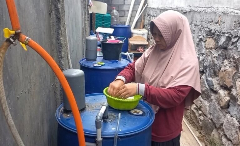 Karang Taruna Dharma Remaja Desa Manggihan, Getasan, Kabupaten Semarang, mengolah limbah sayuran dan buah menjadi biogas untuk memasak serta pupuk organik cair. Inovasi berbasis pengelolaan sampah dan energi alternatif tersebut mengantarkan mereka meraih juara pertama Lomba Karang Taruna Berprestasi 2026 tingkat Jawa Tengah dan mewakili Jateng di tingkat nasional.