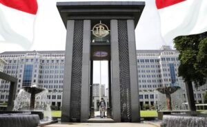 Bank Indonesia memperkuat sistem pembayaran digital nasional melalui pengembangan Kartu Kredit Indonesia (KKI) dan perluasan QRIS. Hingga Juni 2026, pengguna QRIS mencapai 65,77 juta orang dengan 44,86 juta merchant, yang 96,68 persen di antaranya merupakan UMKM. Sepanjang semester I-2026, transaksi QRIS mencapai 12,55 miliar dengan nilai Rp1,12 kuadriliun.