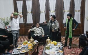 Artis nasional Anang Hermansyah dan Ashanty mengunjungi Kota Salatiga pada Selasa (18/8/2026) malam untuk menjajaki pemanfaatan sejumlah lokasi sebagai tempat pengambilan gambar film. Didampingi Wali Kota Salatiga Robby Hernawan, rombongan juga menikmati suasana kota sekaligus mengenal potensi budaya, kuliner, UMKM, dan ekonomi kreatif setempat.