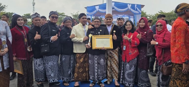 Program Cek Kesehatan Gratis (CKG) di Kabupaten Semarang telah menjangkau 697.318 warga atau sekitar 63 persen dari total sasaran hingga 13 Agustus 2026. Pemeriksaan yang berlangsung di 26 Puskesmas tersebut setara 116,6 persen dari target tahunan dan mencakup bayi, anak, remaja, dewasa, hingga lansia.