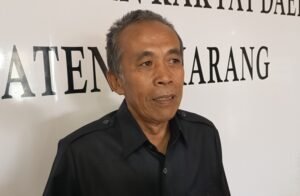 DPRD Kabupaten Semarang meminta pemerintah daerah melakukan kajian menyeluruh sebelum pengembangan energi panas bumi Gunung Ungaran dilanjutkan, Senin (31/8/2026). Dewan menyoroti potensi dampak pengeboran lebih dari 2.000 meter terhadap kondisi geologi, lingkungan, sumber air, cagar budaya, serta manfaat ekonomi bagi masyarakat dan daerah.
